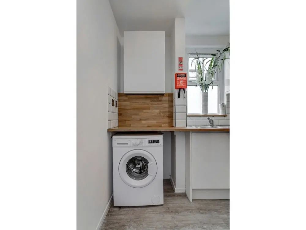 Fantastically Modern, Clean 1 Bedroom Flat for 4