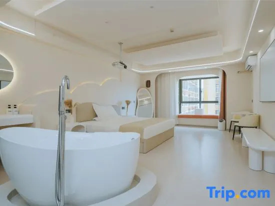 North Latitude 21°C Smart Hotel (Jinghong Peacock Lake Branch)