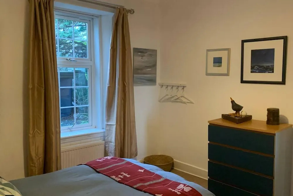 Cedarbank's - The Little Art House - dog Friendly