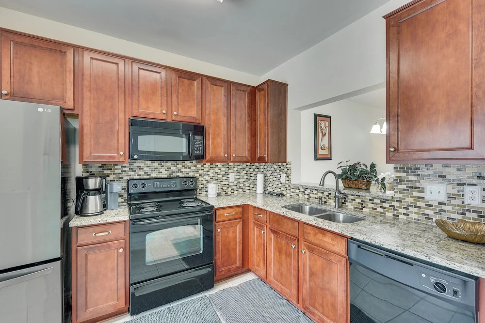 Dog-friendly Townhome w/ Patio in Charlotte Area!