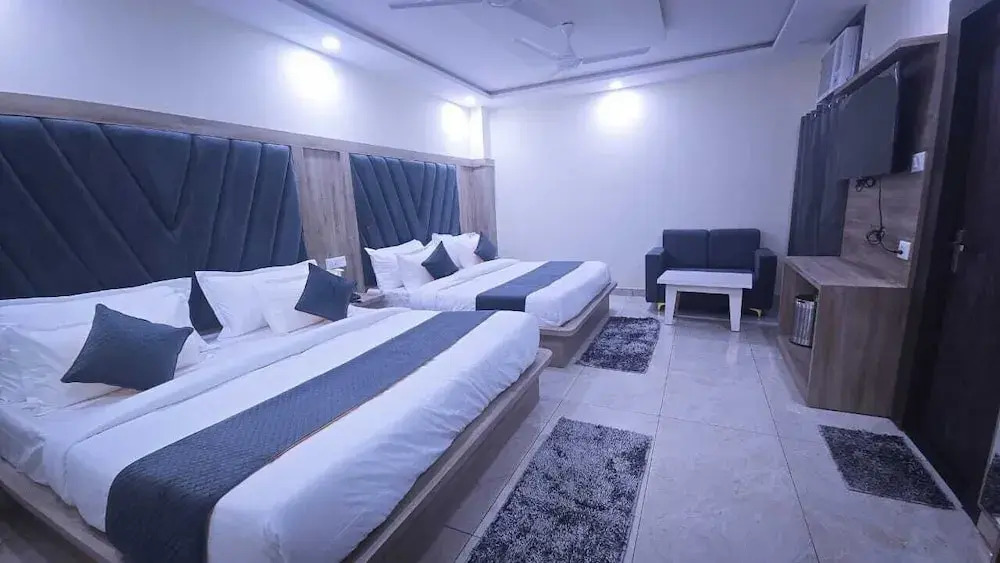 Hotel The Katra Avenue