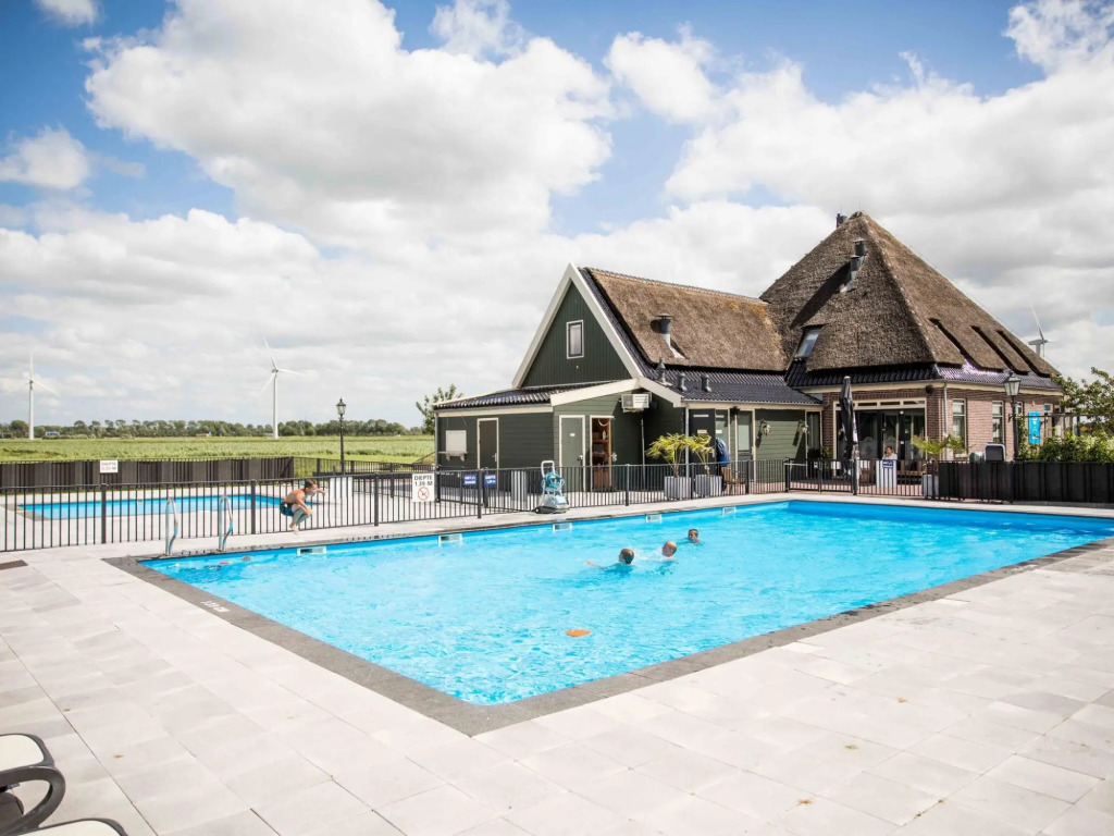Detached, modern chalet with sauna and spa, in a holiday park, Hoorn at 8 km.