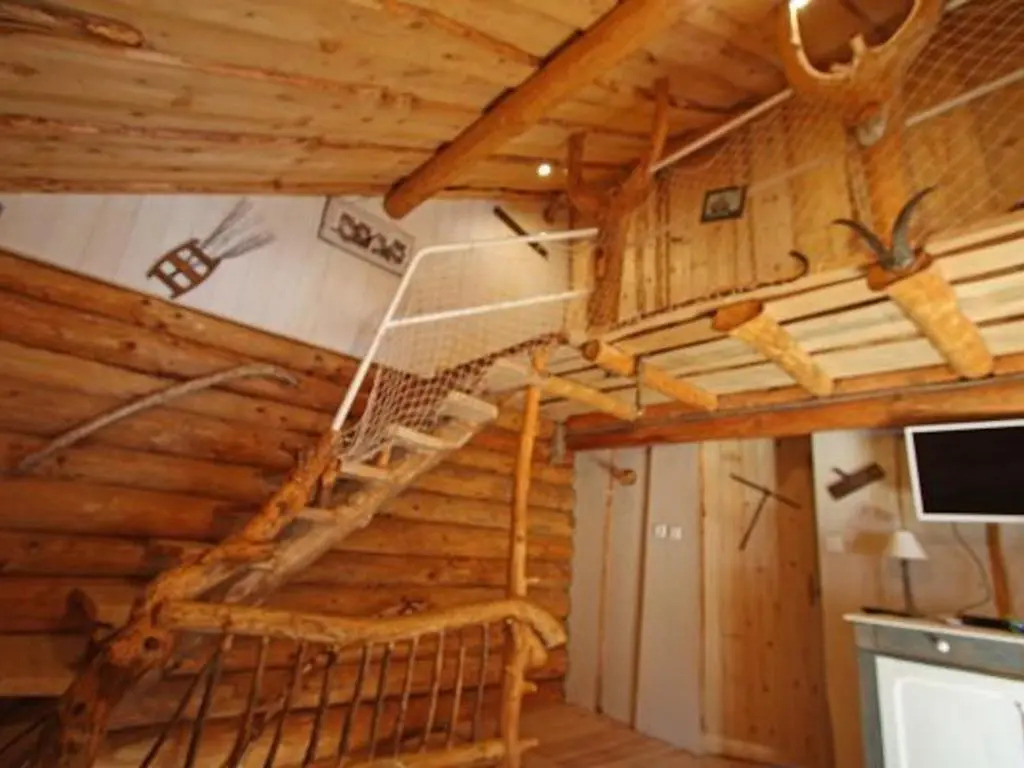 Fuste insolite avec balcon et terrasse dans les Vosges - FR-1-589-241