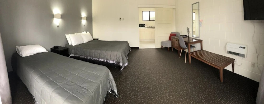The Highwayman Motel
