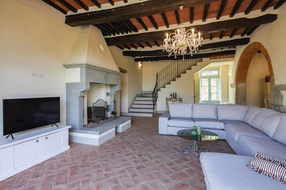 Beautiful Country House Villa Mezzavia With Private Pool in Costiglion Fiorentin