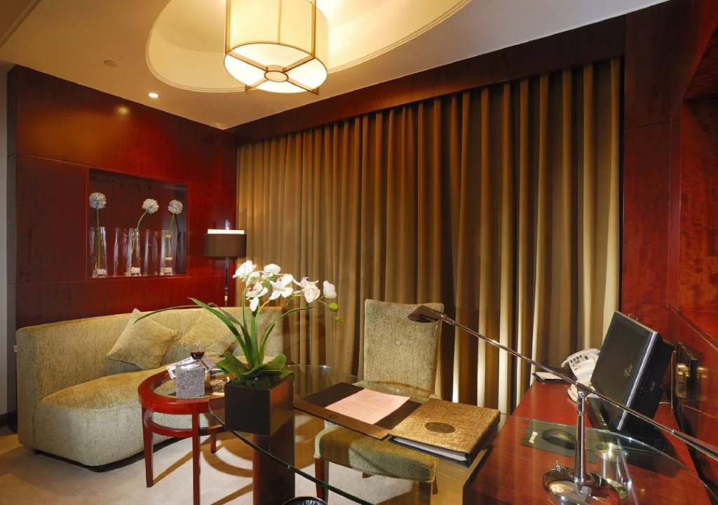 Yizui Crown Hotel