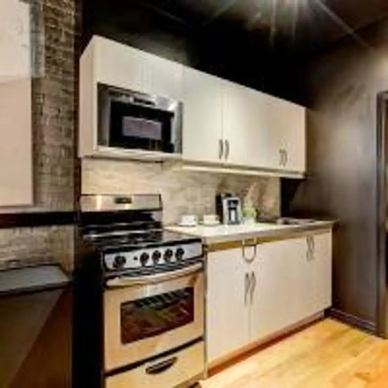 Studio in Ville-marie, Montréal, With Wifi