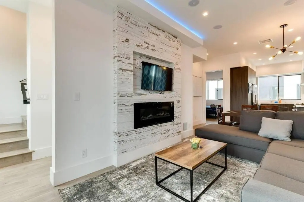 2 Luxury Modern 8 Bedroom Home with Rooftop Decks
