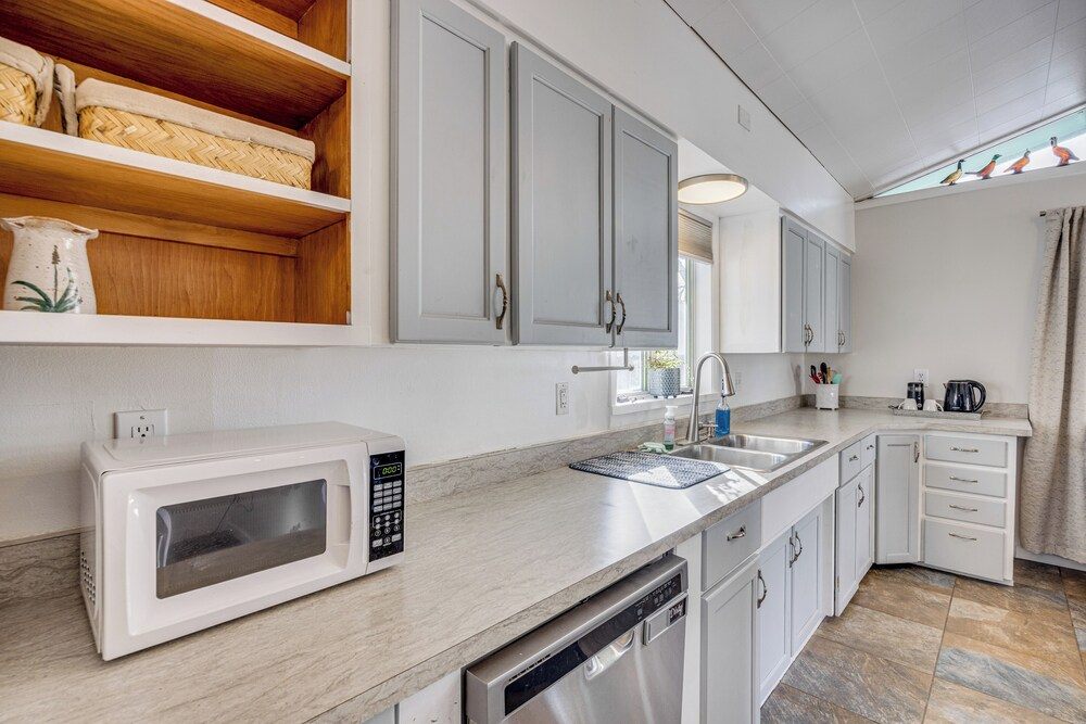 4 Mi to Riverwalk & CSU Pueblo! Home w/ Sunroom