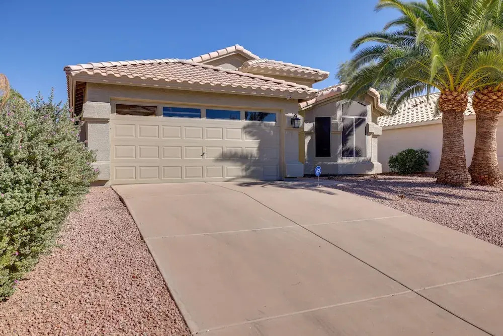 Golf Course View! Dog-friendly Retreat in Glendale