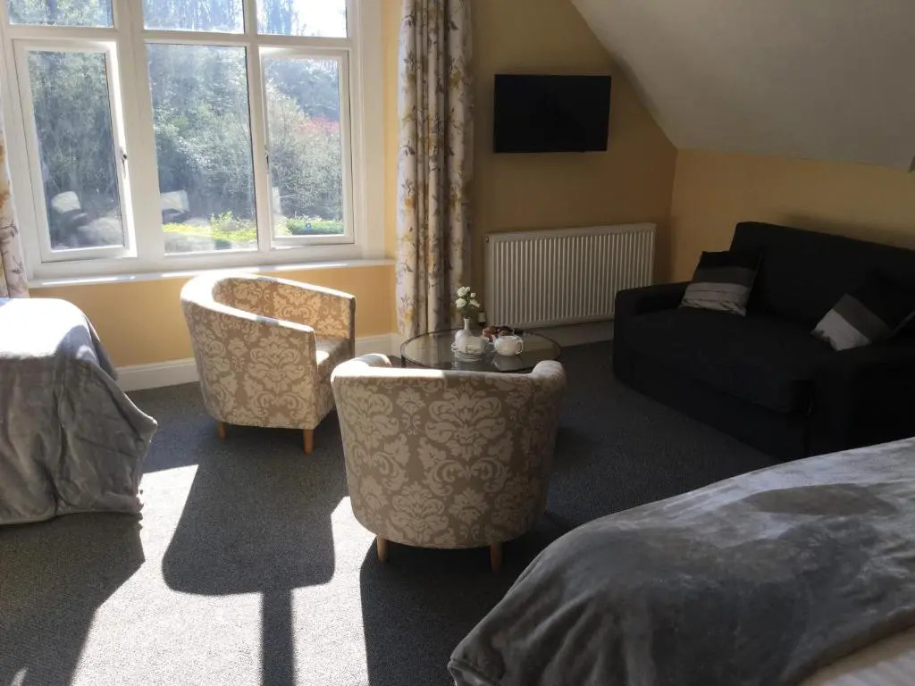 Elton Guest House