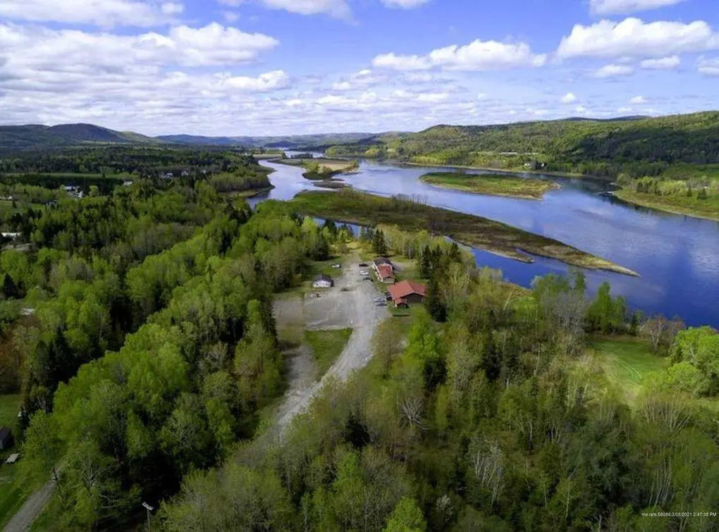 Love Hotels St John River by OYO at Fort Kent ME