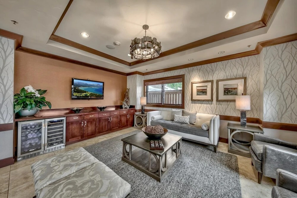 2 Bedoom  With Amazing Balcony Views 2 Bedroom Condo by RedAwning