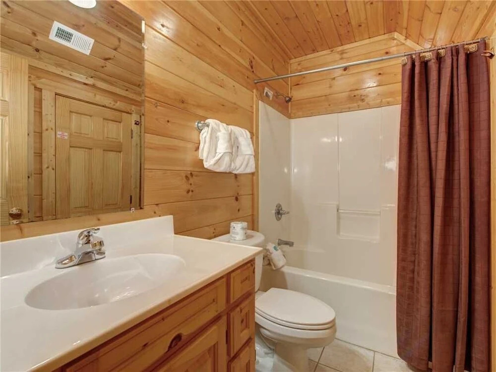 Triple Mountain View - Three Bedroom Cabin