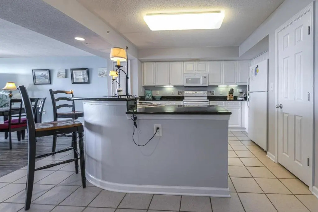 Yacht Club Villas #1-703