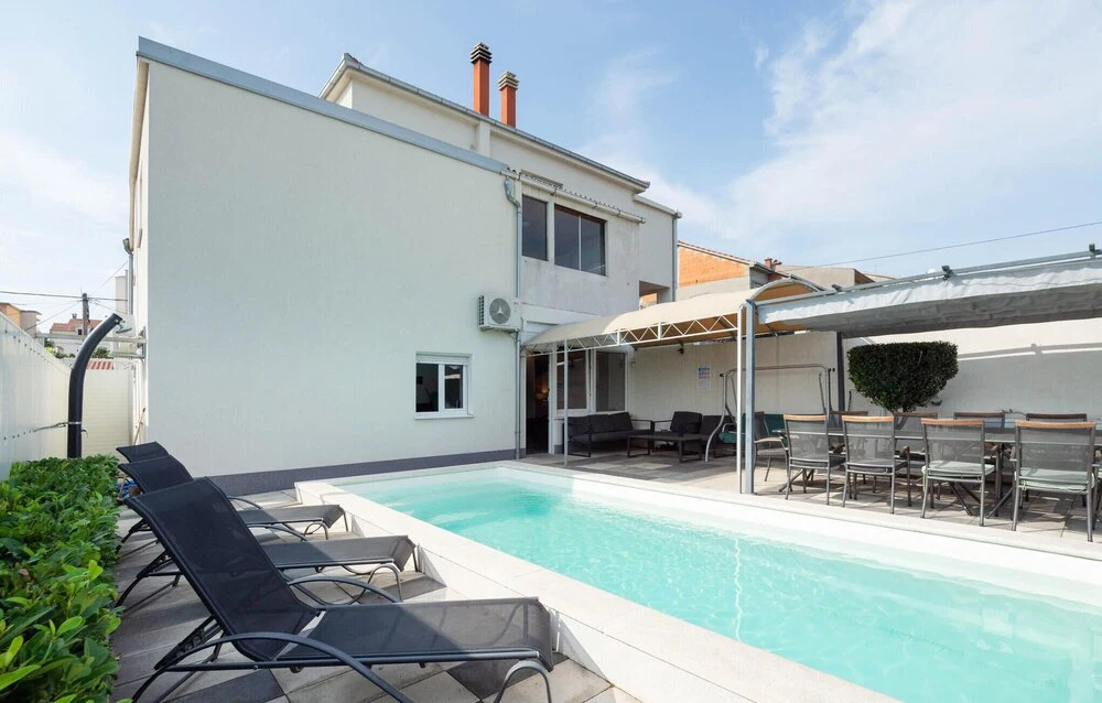 Amazing Apartment in Split With 3 Bedrooms, Wifi and Indoor Swimming Pool