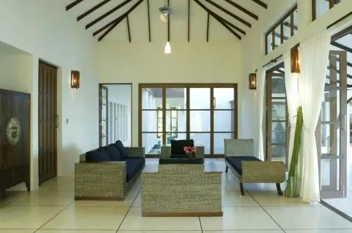 Ban Laem Set-Beachfront-4 Bedrooms
