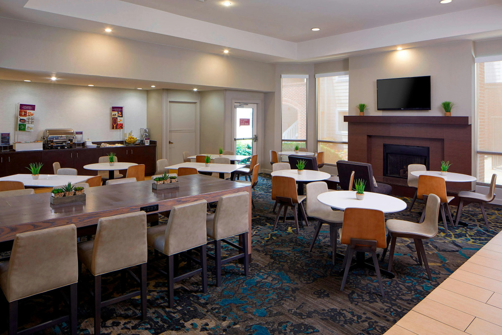 Embassy Suites By Hilton Atlanta Airport North