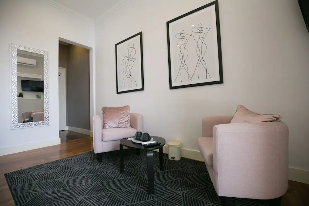 Rua Luciano Cordeiro Bhuiyan Family Host