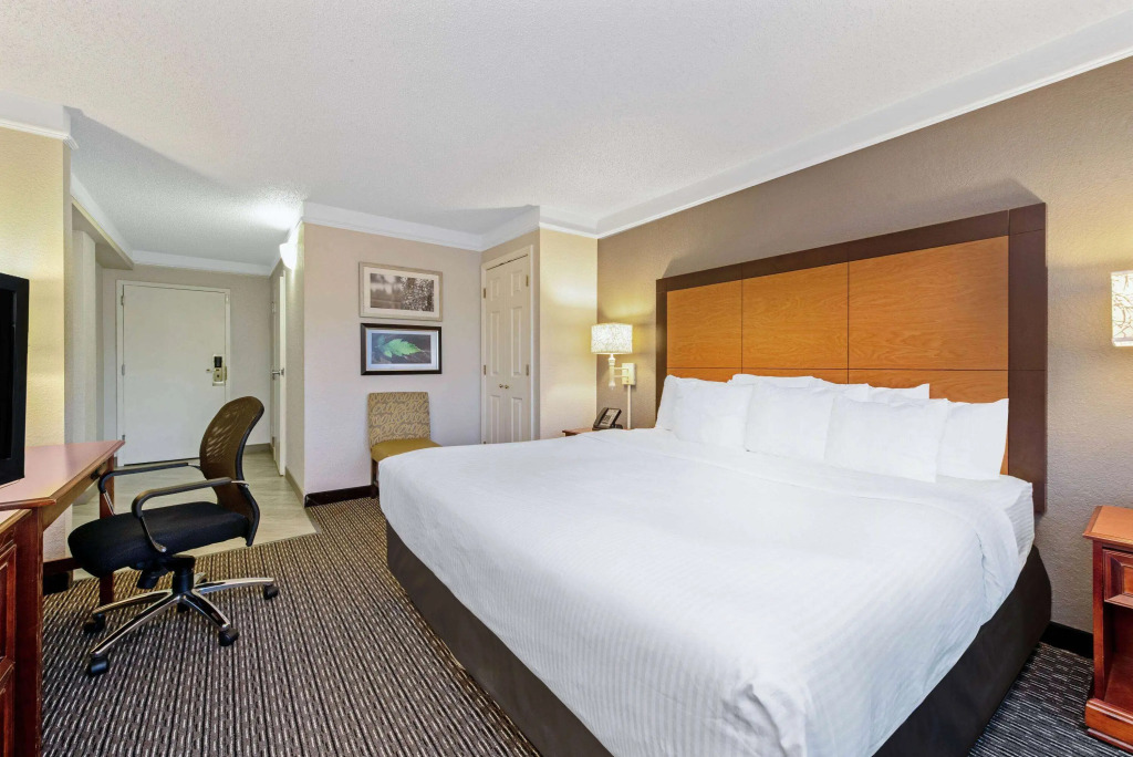 La Quinta Inn & Suites by Wyndham New Orleans Airport