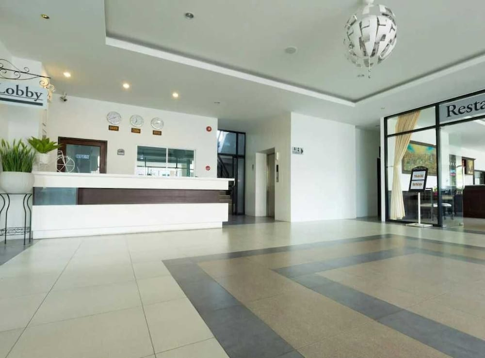 Townhouse Hillview Suites Pattaya Formerly Chatkaew Suites