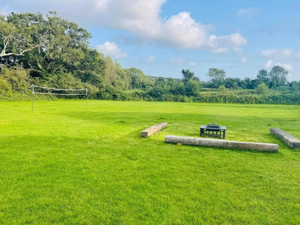 Log cabin retreat and luxury bell tent