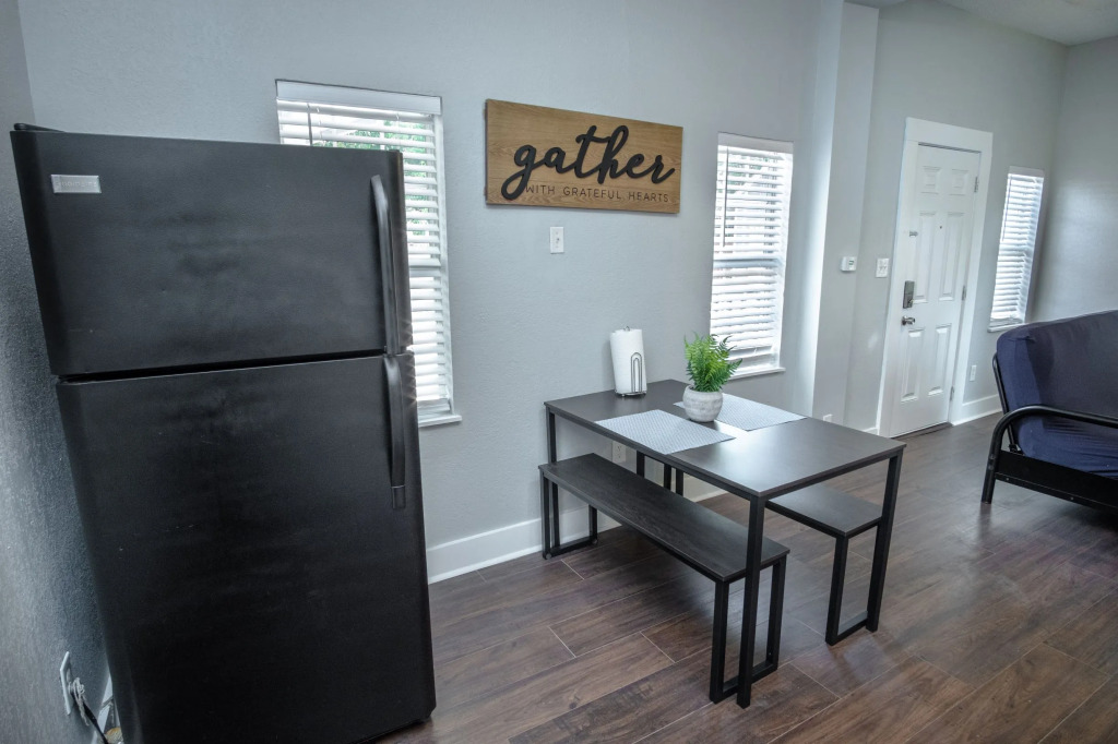 Remodeled Historic 1BR 1BA House Near Downtown