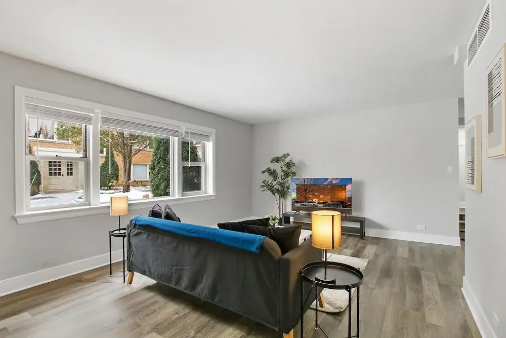 Skokie 1BR Gem - Davis