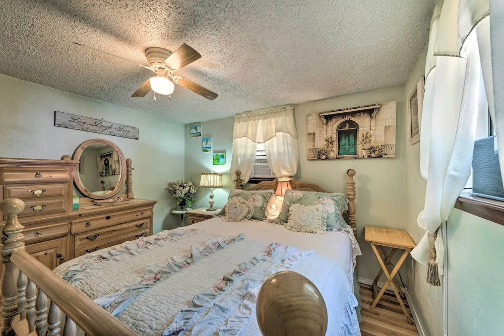 Pet-friendly Ruidoso Cabin w/ Hot Tub & Fire Pit