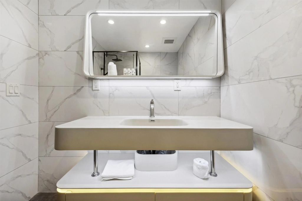 Ramada by Wyndham Flushing Queens