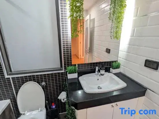 New Renovated 2 Beds Amazing Balcony View Nana BTS 0804