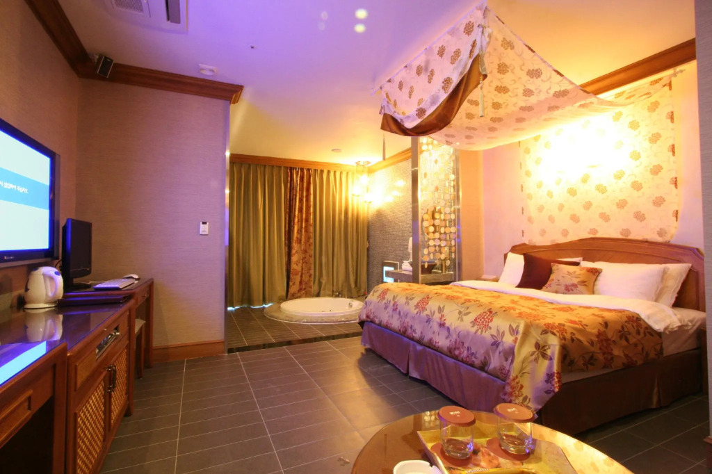 WIZ Hotel