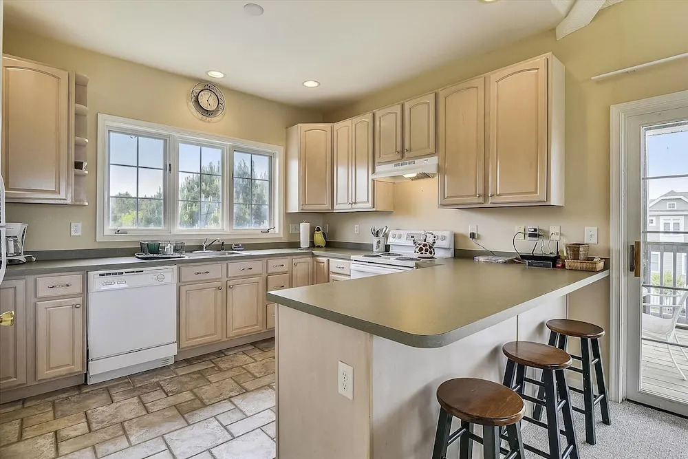 Ocean Ridge West 331 Lepointe Dr by Long & Foster