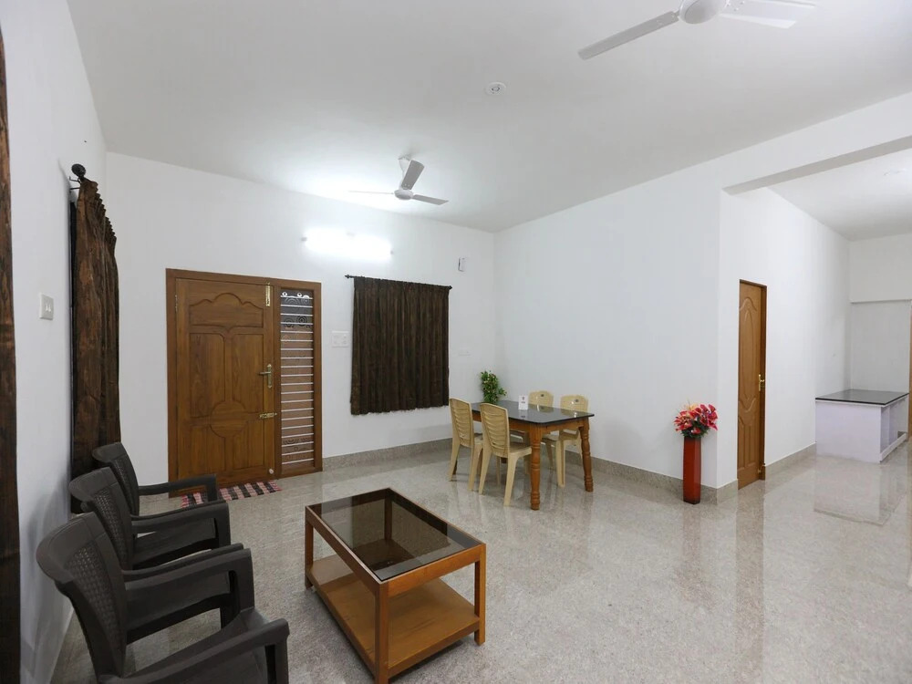 OYO 13858 Rithus Residency
