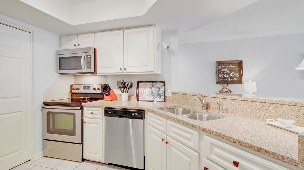 2 Condos in Wild Dunes, Pool + Hot Tub, Marina Views Yacht Harbor by Avantstay