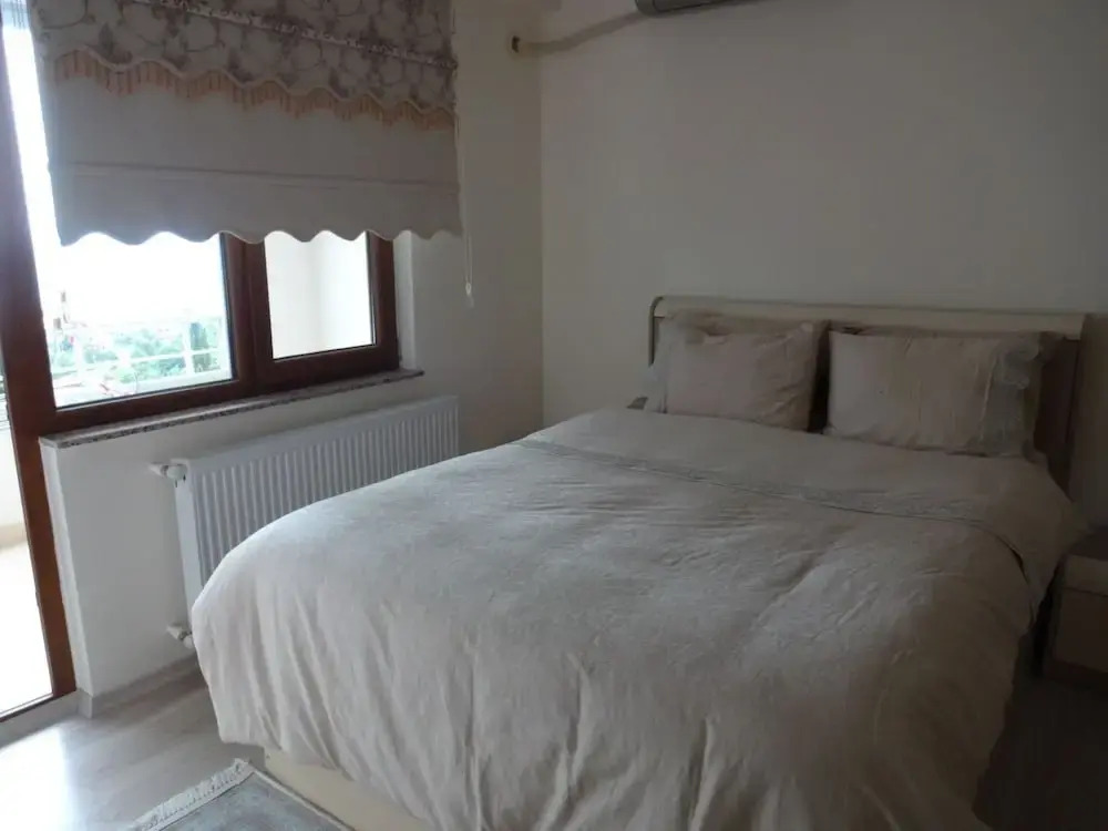 Luxerious Three Bedroom Apartment