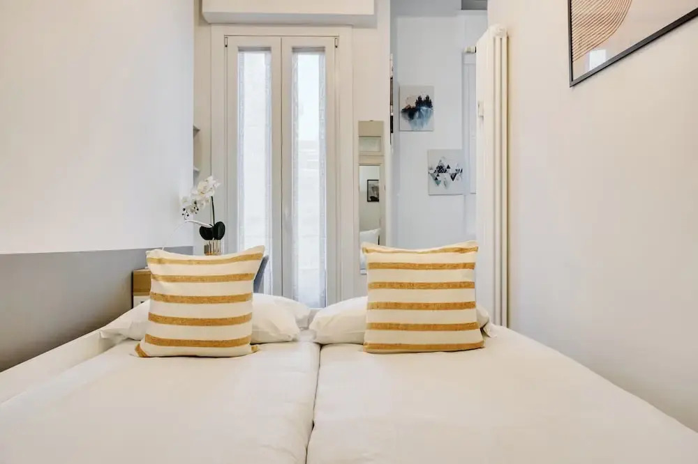 Elegant apartments in Isola district