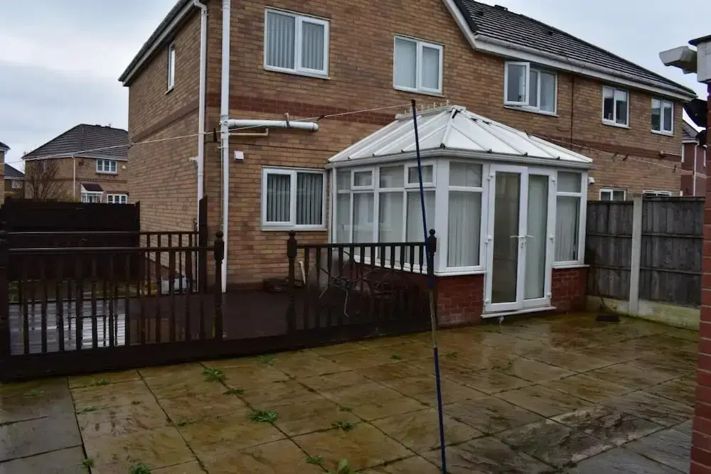 Charming Liverpool Home With Gardens and Parking