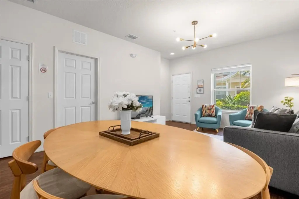 3 Bd 2 Ba Lucaya Village 22-103