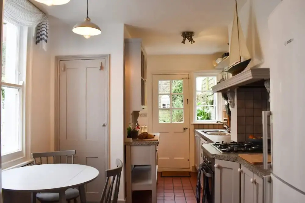 Stylish and Spacious 4 Bedroom Queen's Park House
