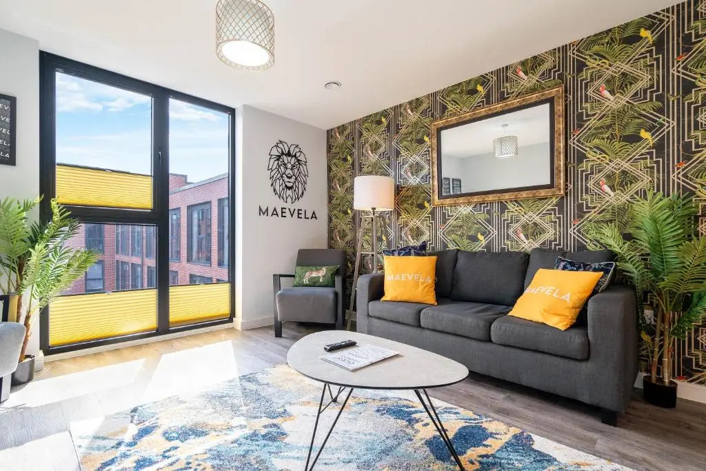 MAEVELA Apartments - Jungle Vibe Luxury City Centre 1 Bed Apartment - NEW BUILD - City Centre, Digbeth - ROOFTOP TERRACE - PS4 & Smart TV's