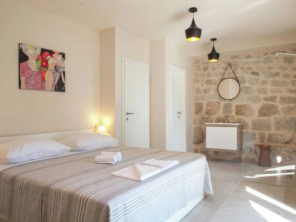 Villa in Podgora with Pool near Beach