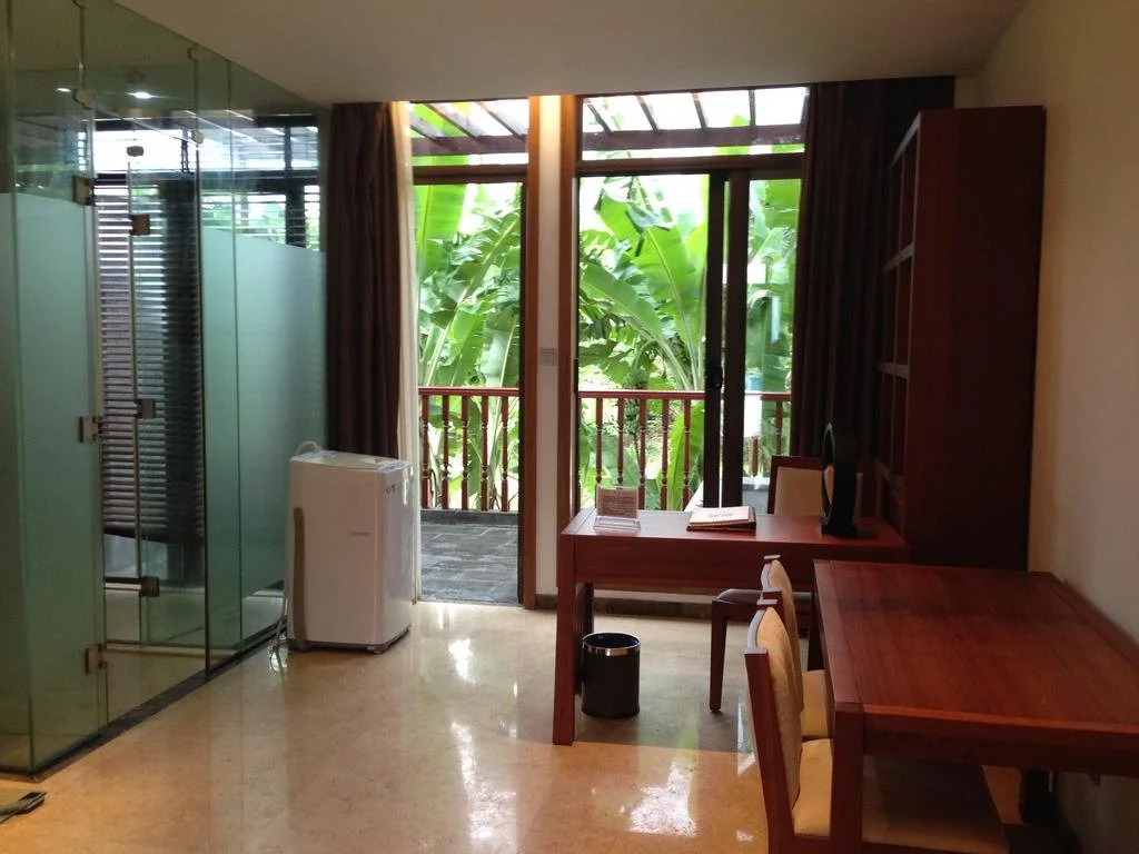 Hainan Qixian Yaochi Springs Resort