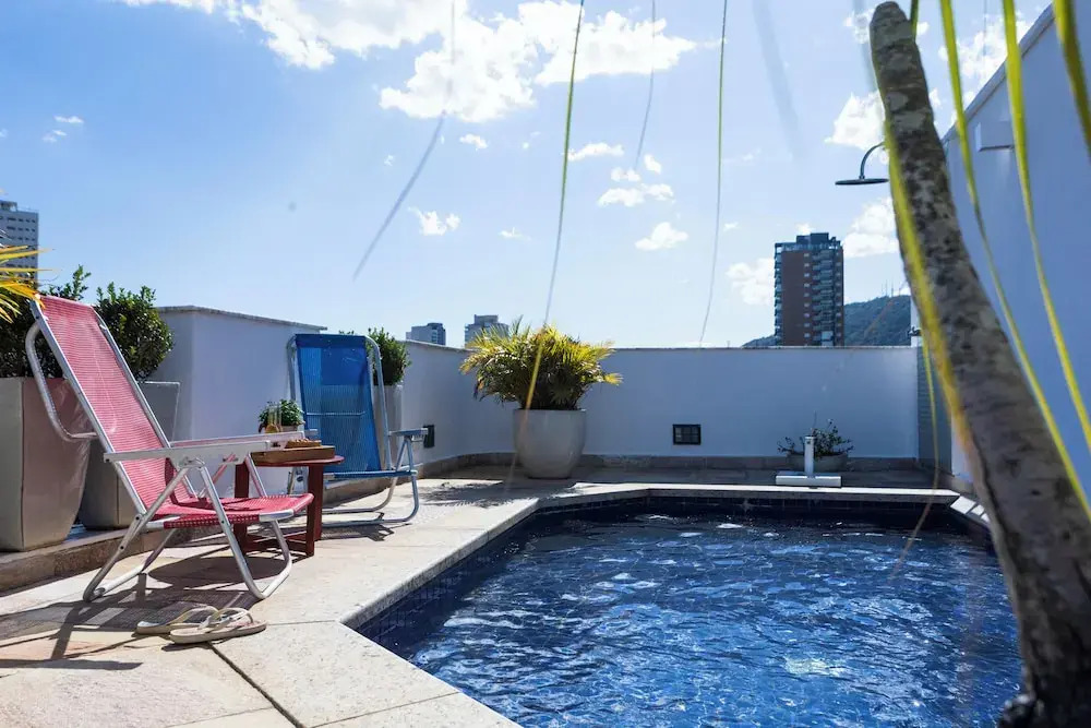 Cobertura com Piscina privativa e AC