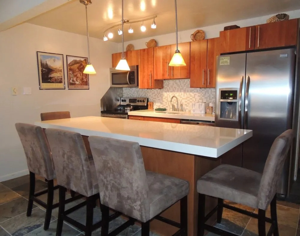 Lift One Condominiums - 1, 2, 3 Bedroom Units Adjacent To Downtown Aspen
