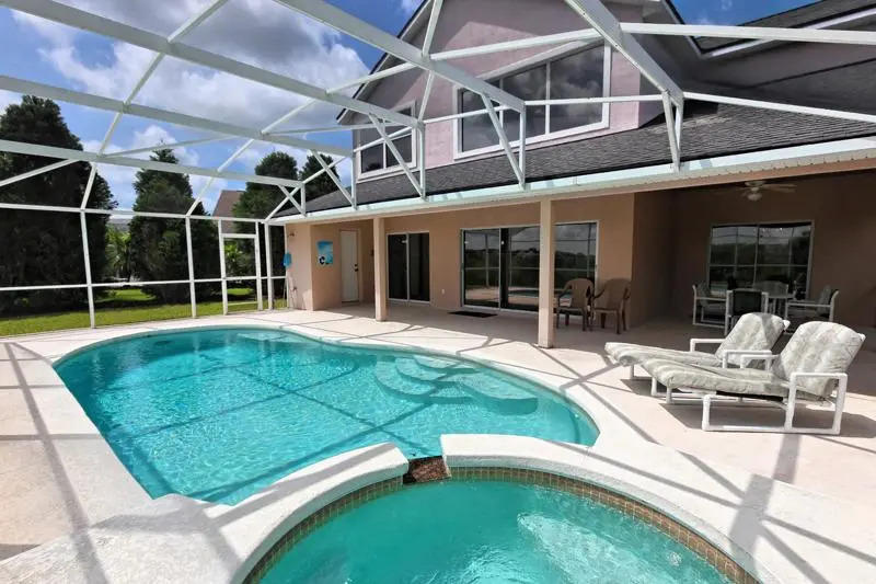 546 Windsor Place, the Abbey 5 Bedrooms, +3 Bath