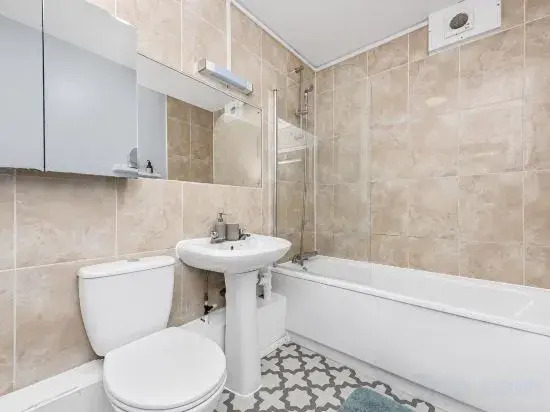 Fantastic 4 bedroom apartment in Russell Square