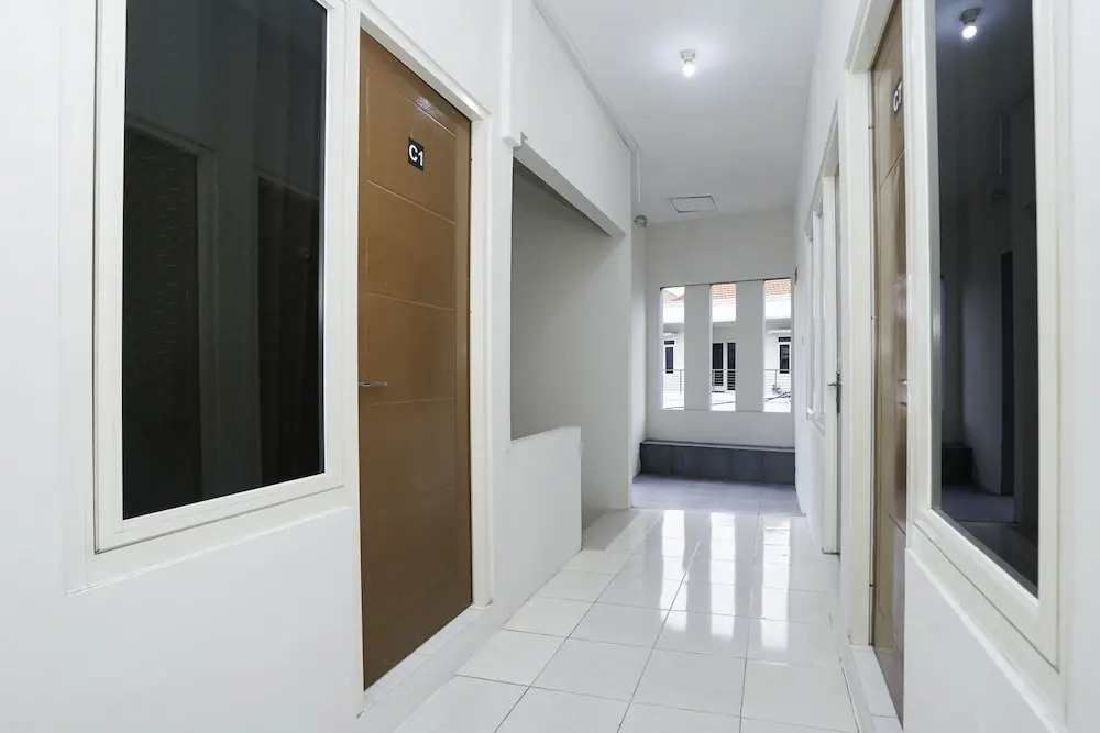 F7 Residence by OYO Rooms