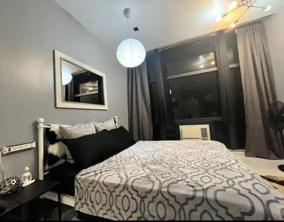 Gramercy Residences Makati by Christine Suites PH with Balcony