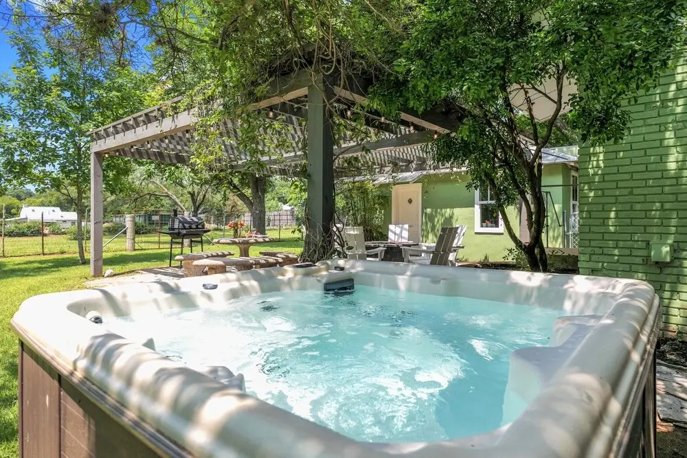 Gorgeous Home 2 Blks to Main St With Pool and Spa!